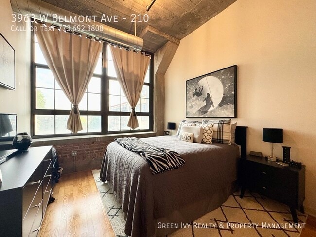 Building Photo - 3963 W Belmont Ave