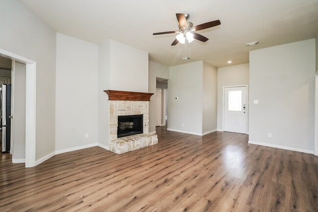 Foto del edificio - 211 Dove Meadows Ln