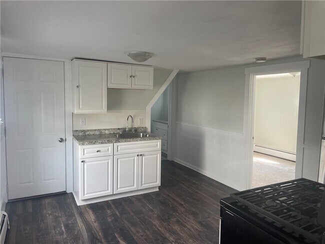 Foto del edificio - 10 Ryan Ave