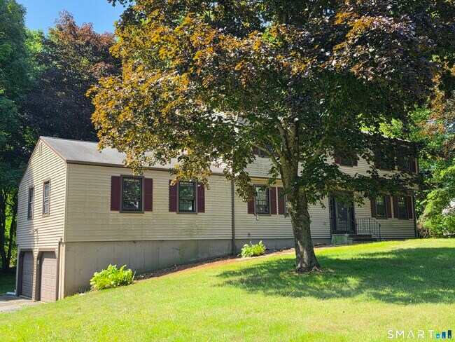Foto del edificio - 8 Squire Ln
