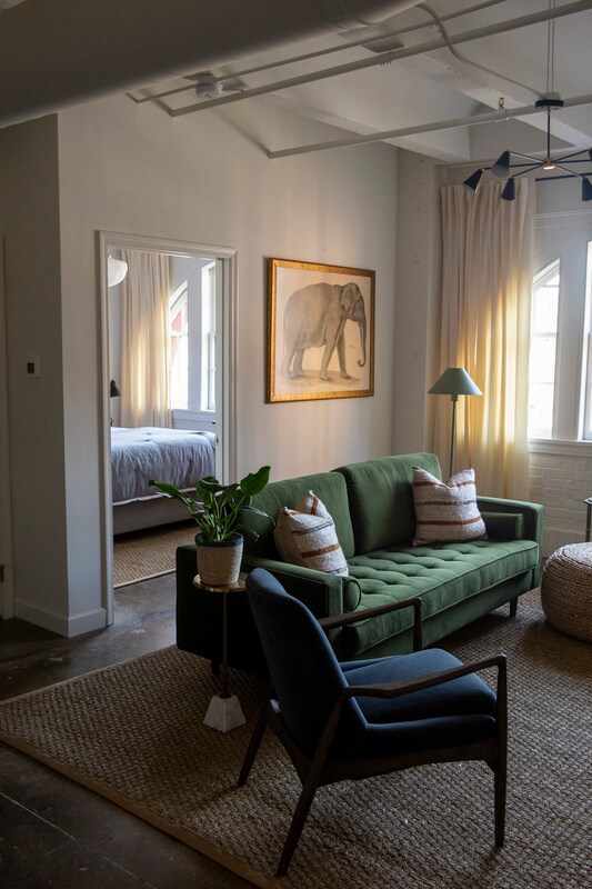 Building Photo - 305 6th St