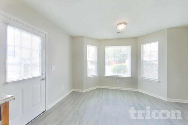 Building Photo - 120 Oakbrook Village Rd