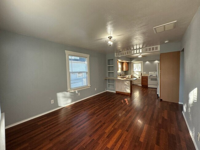 Building Photo - 2 bed/1 bath House in North Everett- Great...