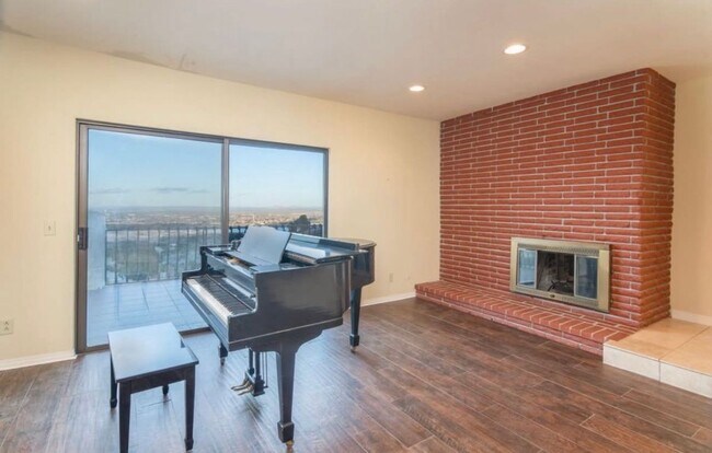 Foto del edificio - 1055 Lakeview Dr