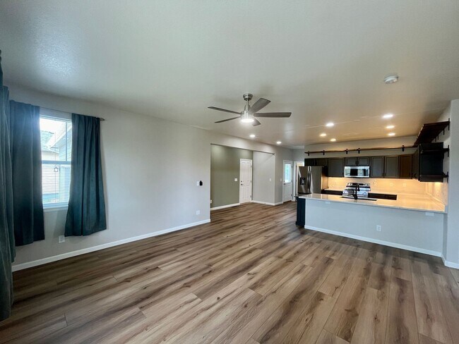 Building Photo - 350 Naples St