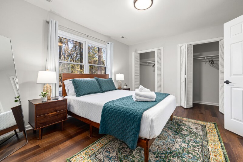 2105 Old Oxford Rd Unit B, Chapel Hill, NC 27514 Room for Rent in