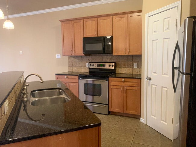 Building Photo - 14878 Granada Dr