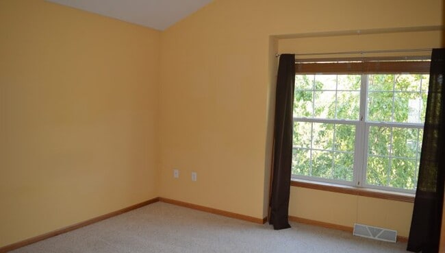 Building Photo - 5 Sabertooth Ln