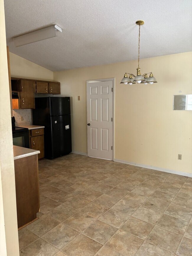 Building Photo - Coming Soon 3 Bed 2 Bath home