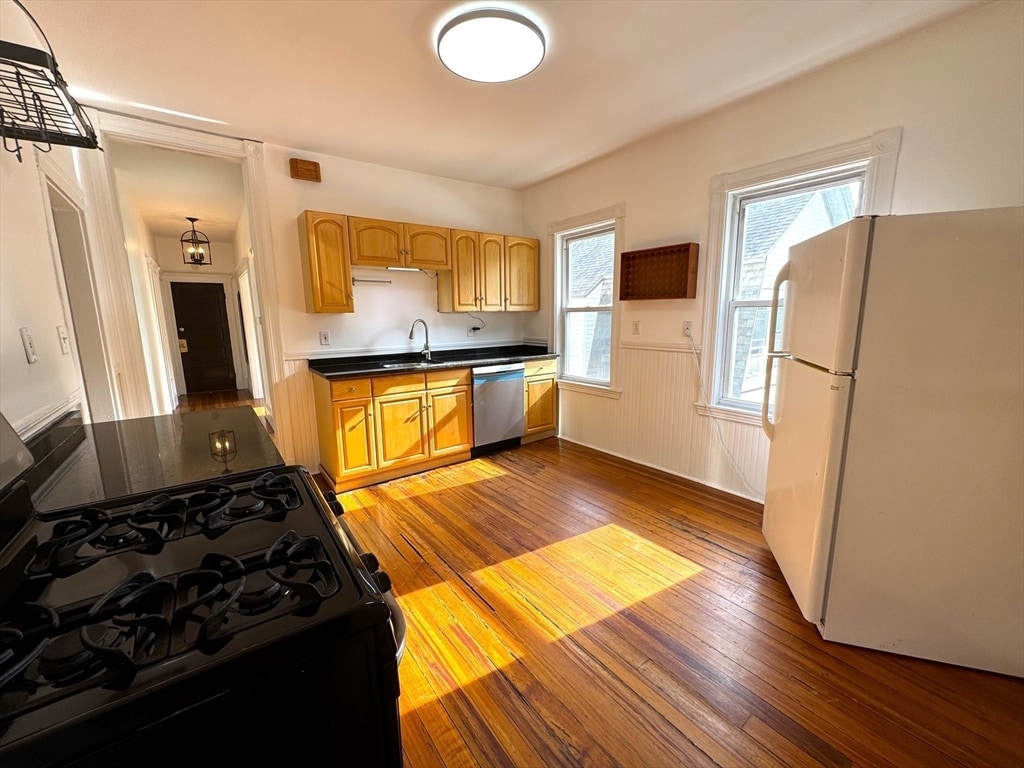 Foto principal - 67 Washburn Ave