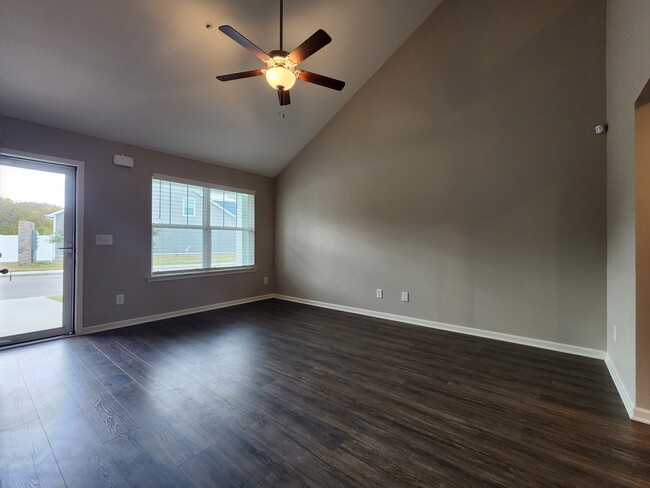 Building Photo - 431 Tristan Wy