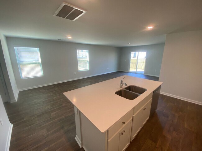 Foto del edificio - Available now!!! **$1000 off first months rent with acceptable credit and application**