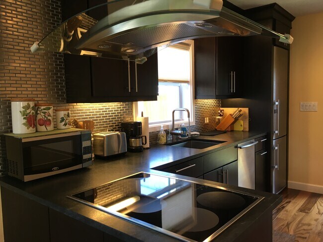 Kitchen - 2414 Harding St