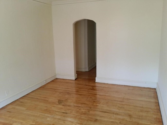 Interior Photo - 928-936 W Meinecke Ave