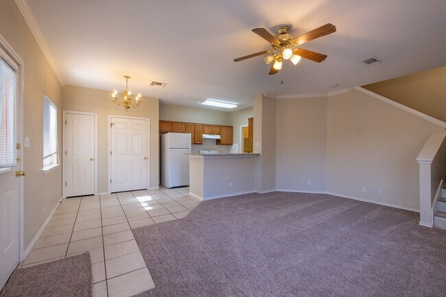 Foto del edificio - Spacious 3 Bedroom, 3.5 Bath Two-Story Dup...