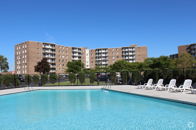 Brand New Outdoor Swimming Pool - Trinity Towers