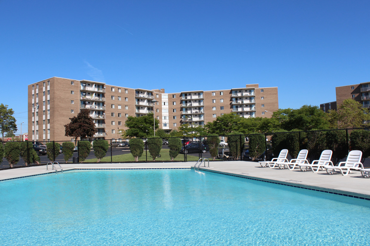 Flamante piscina al aire libre - Trinity Towers