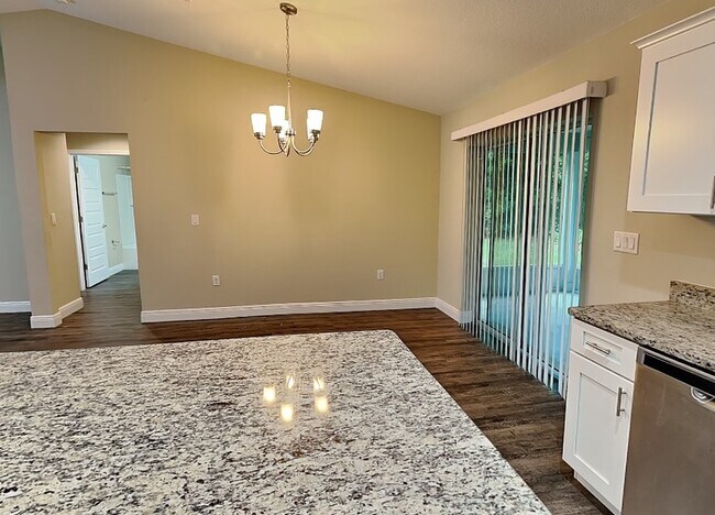 Foto del edificio - 904 W Rum Pl