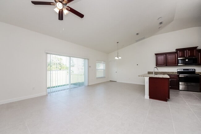 Foto del edificio - 700 Pincon Ln