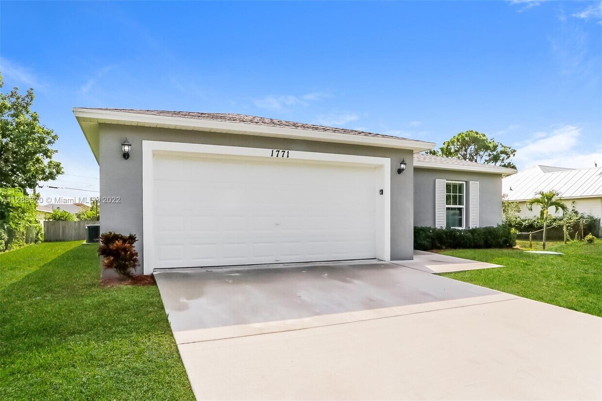 Foto principal - 1771 SW Bismarck St