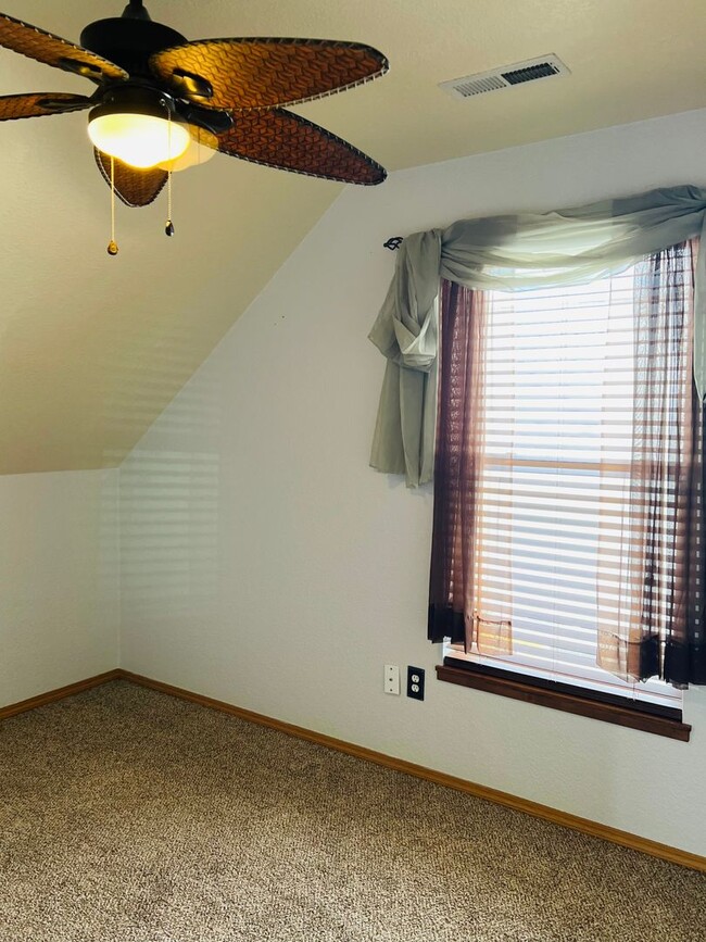 Foto del edificio - 3 Bed - 2 Bath - Fenced Yard