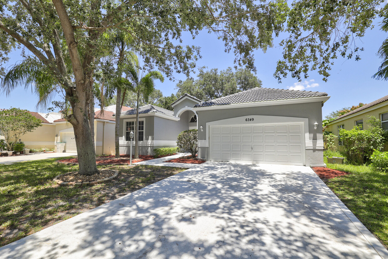 Foto principal - 6349 NW 78th Dr