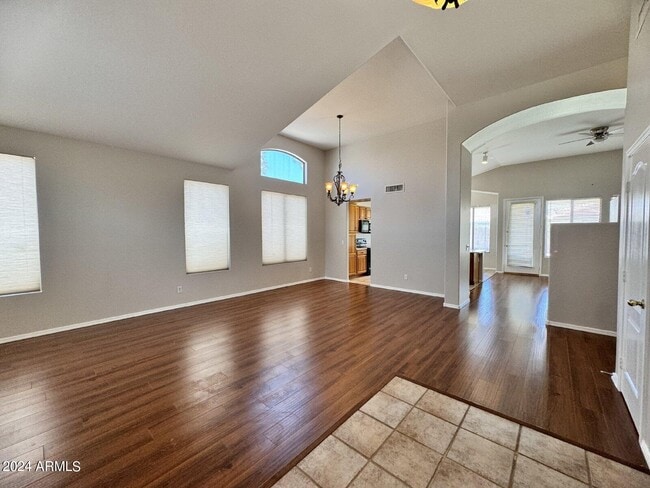 Building Photo - 1795 W Canary Way