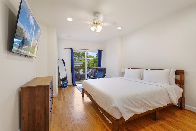 Foto del edificio - 229 8th St NE
