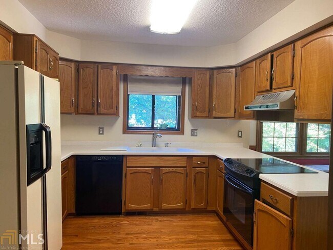 Building Photo - 6005 Chimney Springs Rd