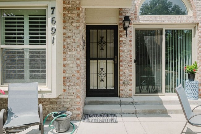 Building Photo - Gorgeous 3 Bed / 4 Bath Townhome in Centen...