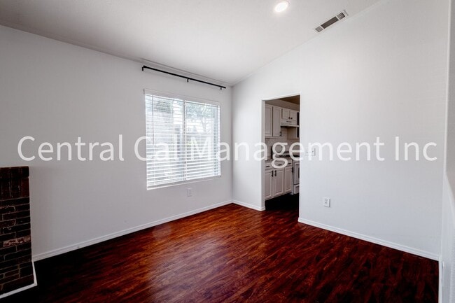 Foto del edificio - 4 Bedroom/2 Bath Home in Desired Riverlakes Community - $2495 per month!