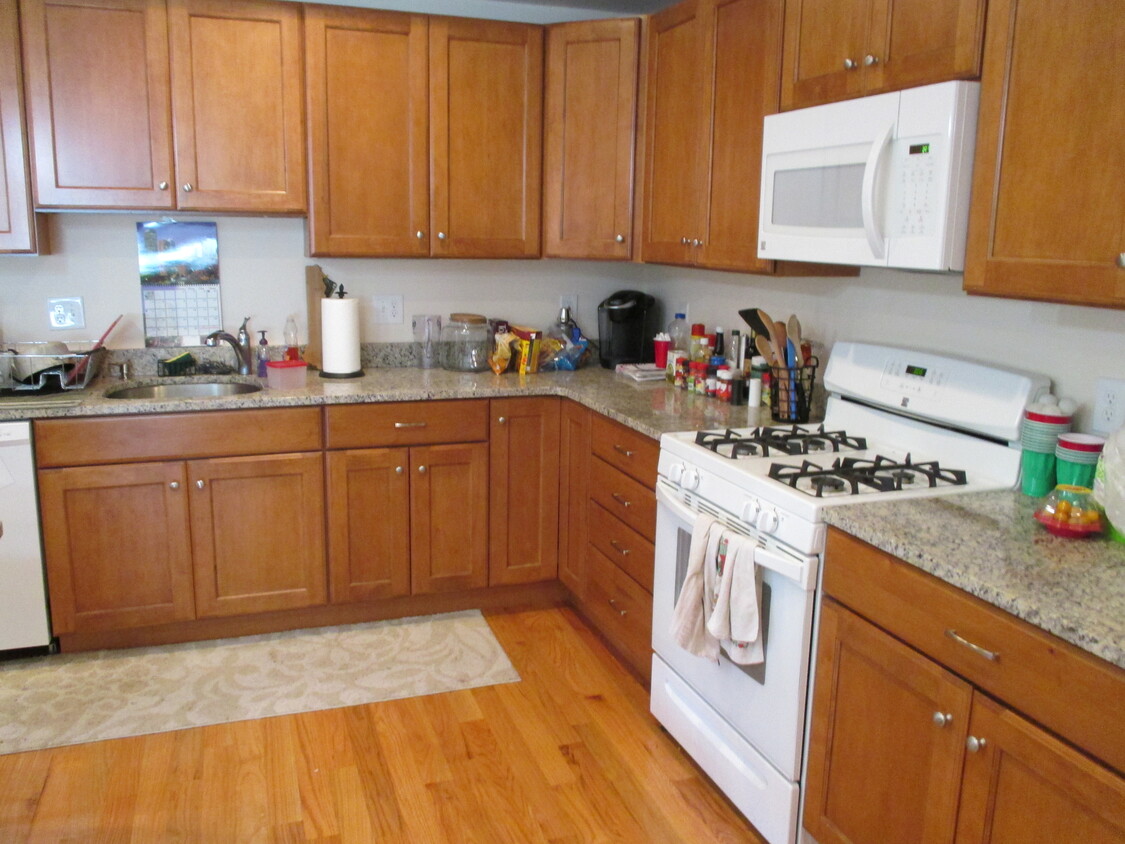 Primary Photo - 20 Gilman St