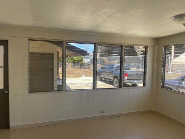 Building Photo - 1828 Kaohu St