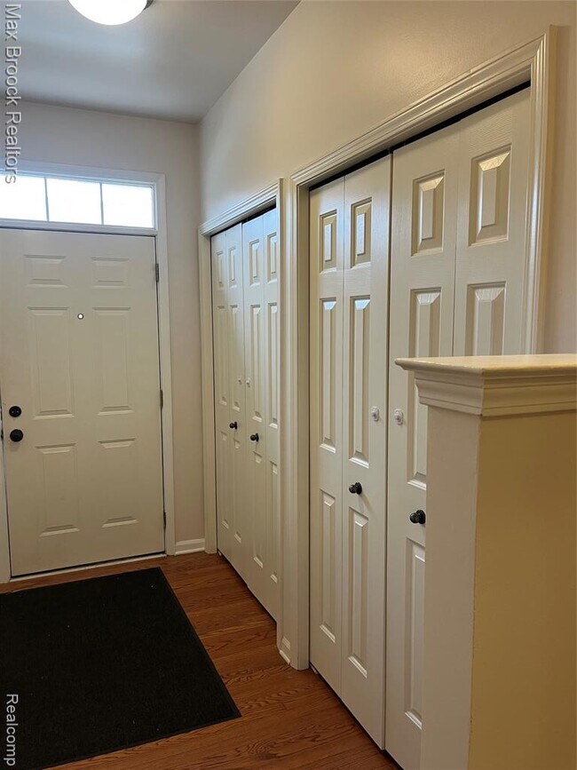 Foto del edificio - 3255 Camden Dr