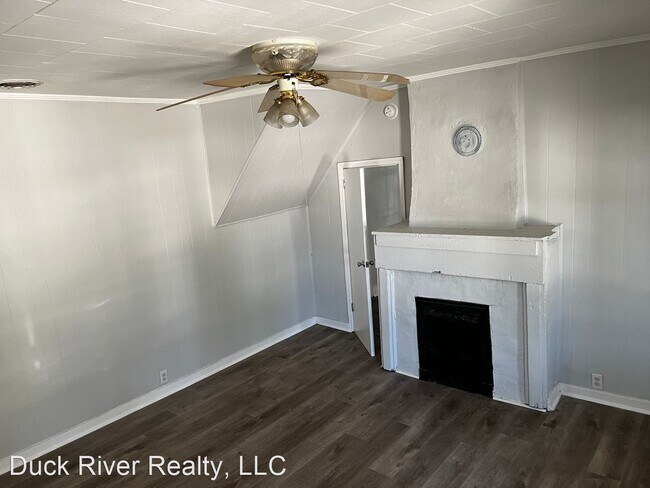 Building Photo - 3 br, 1 bath House - 1026 1/2 Bridge St