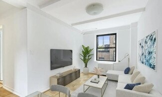 Building Photo - 226 E 12th St