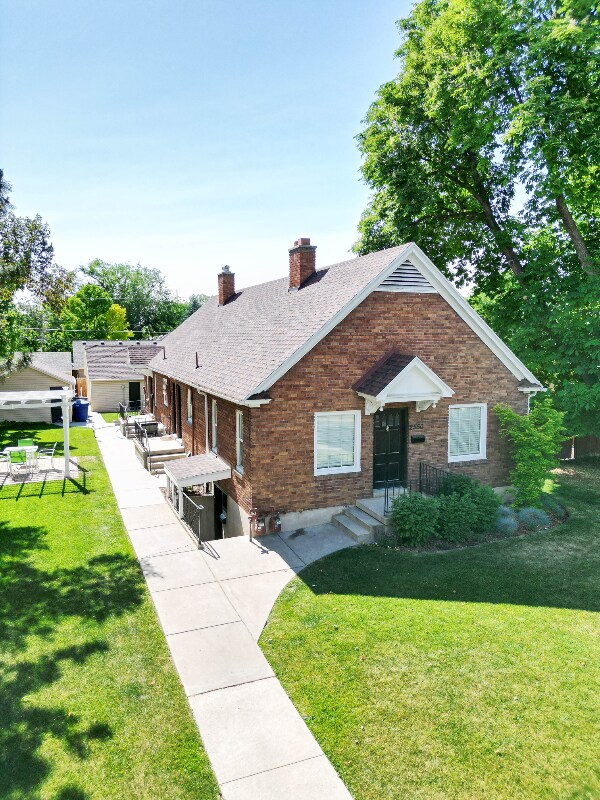 Building Photo - 2550 Highland Dr