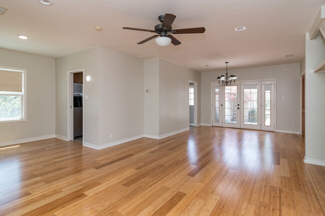 Foto del edificio - 4711 Purdue Ave