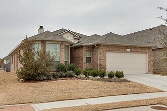 Building Photo - 3301 Hornbeam St