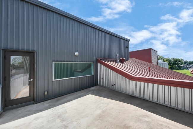 Building Photo - 2421 Wentworth St