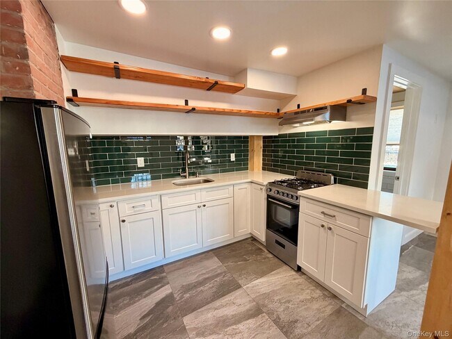 Foto del edificio - 116 E Main St