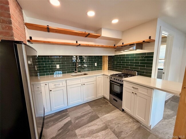 Building Photo - 116 E Main St