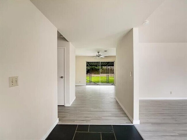 Foto del edificio - For Rent
