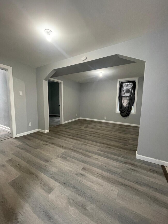 Unit 2 - 185 Woodlawn Ave