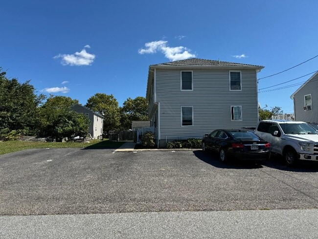 Building Photo - 40 Magnolia St