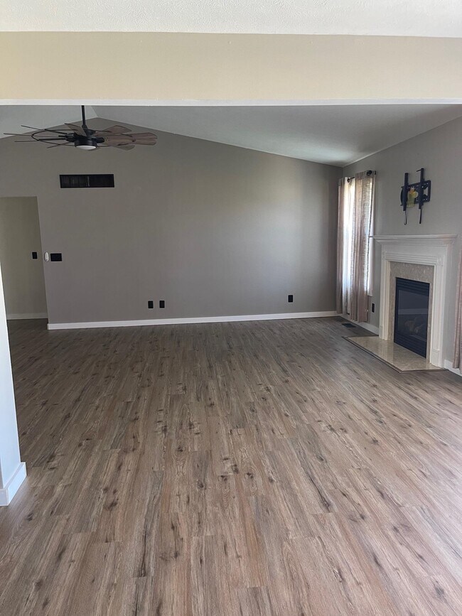 Foto del edificio - 440 Sherman Ln