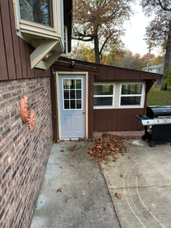 Building Photo - 1726 Shorewood Dr