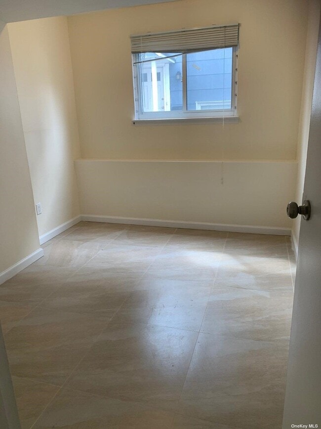 Foto del edificio - 65-05 Douglaston Pkwy