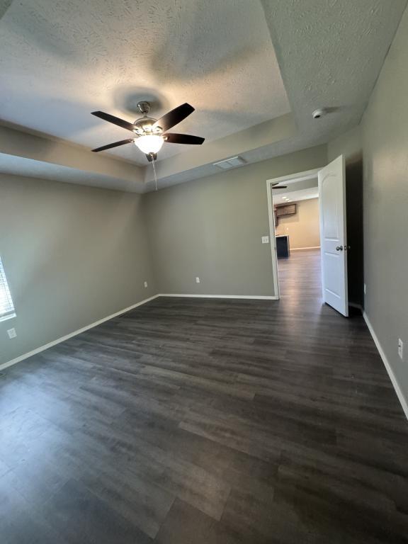 Foto del edificio - 5849 Geranium Ln