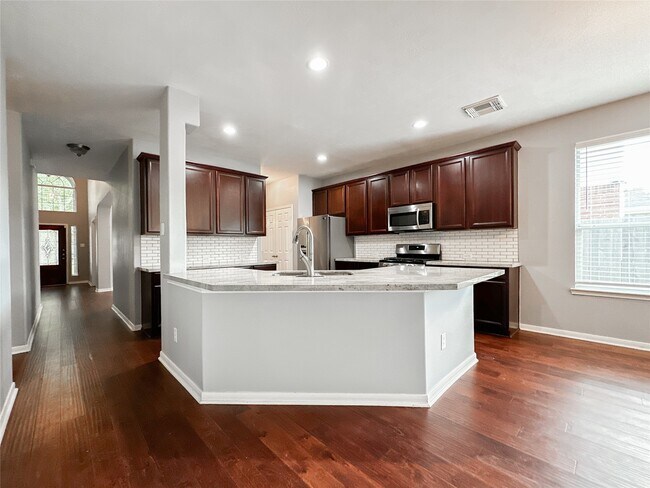 Foto del edificio - 6810 Summer Bridge Ln